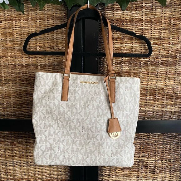 Michael Kors Shoulder Purse/Wallet Set - Picture 2 of 8